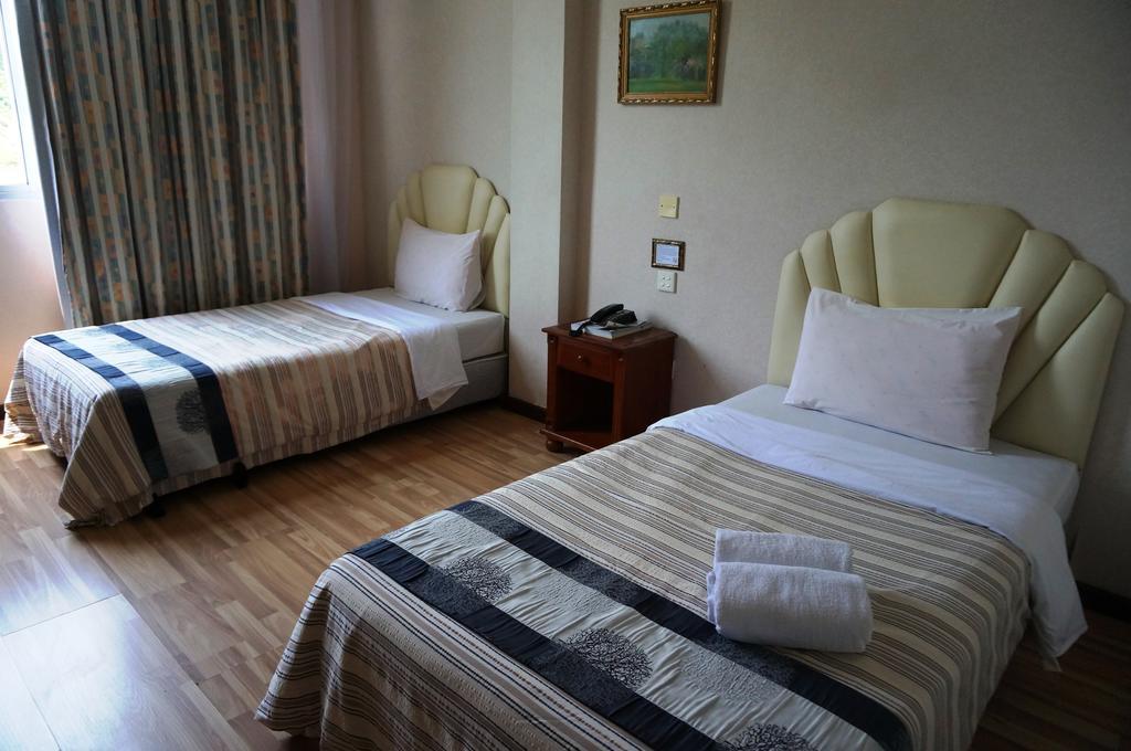 Jeruton Hotel Кампонг-Джерудонг Экстерьер фото